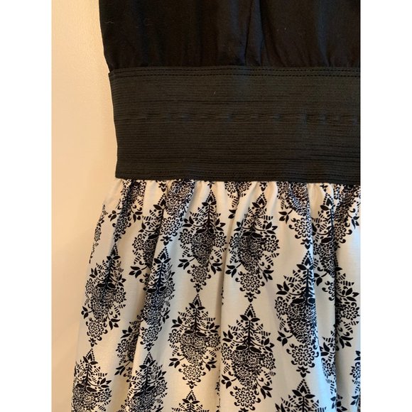 Empire Waist Black & White Dress. Mini length. - Picture 4 of 10